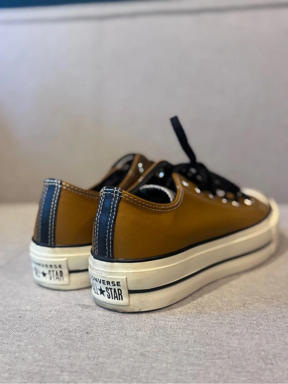 Converse Low Top Vegan Leather Platform Sneaker, Women's 8.5 - Picture 2 of 6